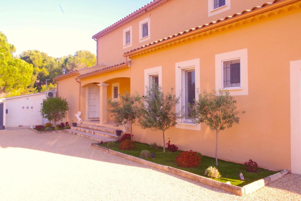 Lou Meinado Saint-Martin-de-Crau Exterior foto